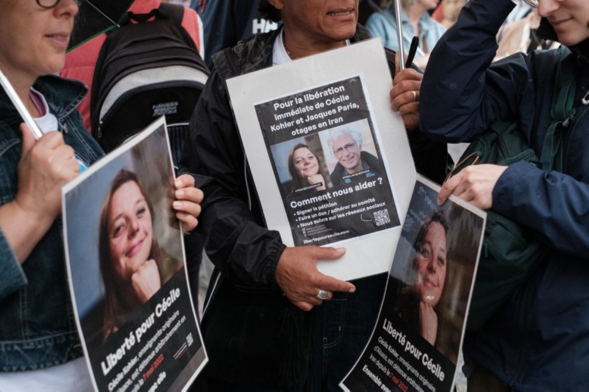 إيران تفرج عن آخر رهينة فرنسية بعد 1277 يوماً