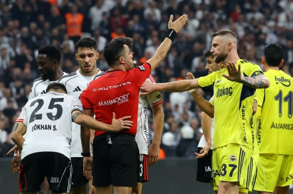 اعتقال 17 حكماً ورئيس نادٍ في فضيحة رياضية كبرى