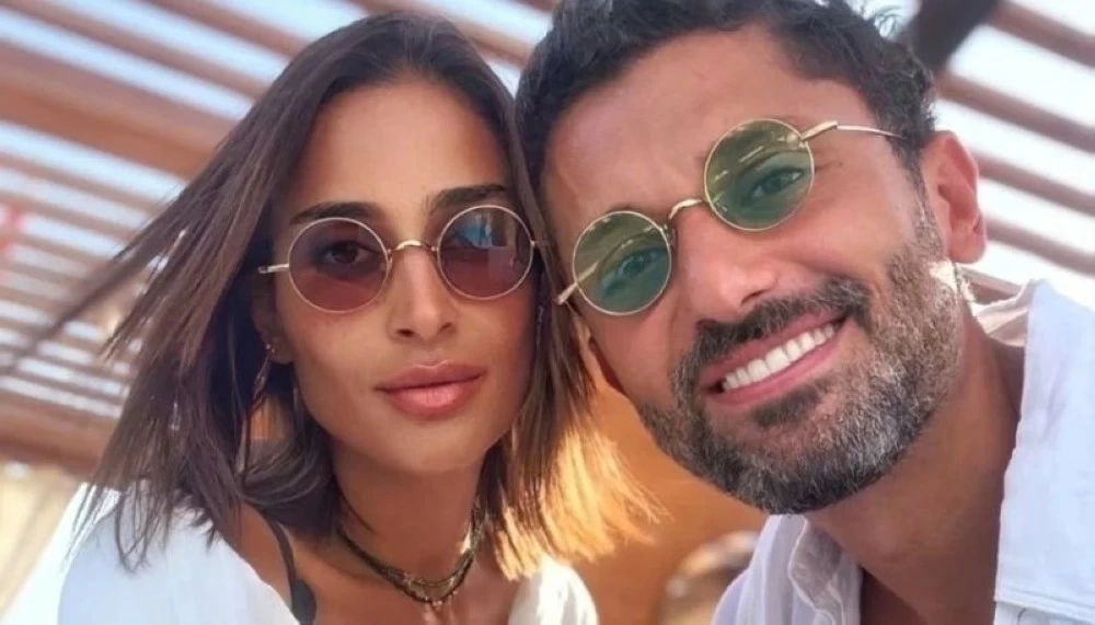 كريم محمود عبد العزيز يعلن انفصاله عن زوجته