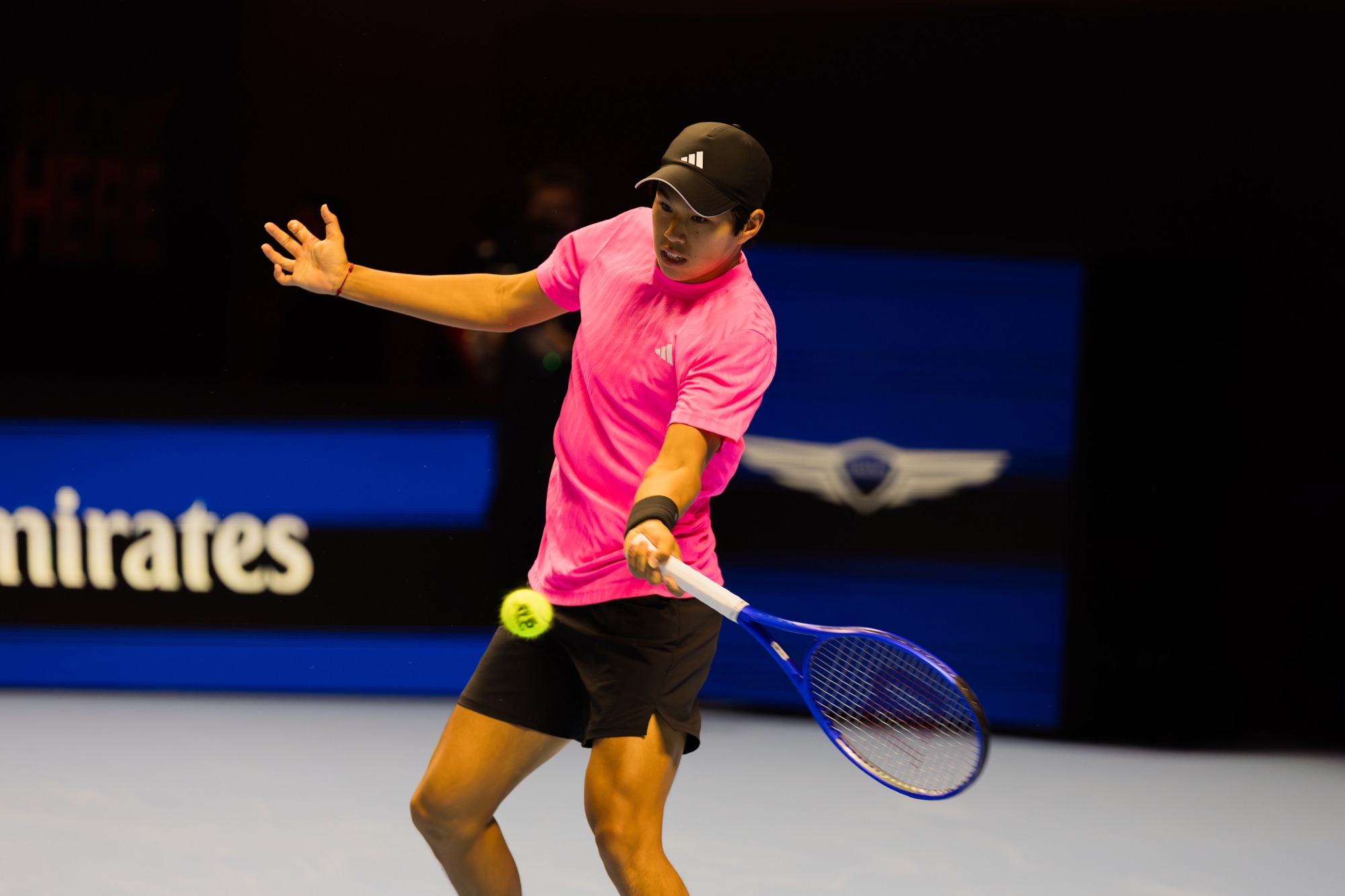 نهائيات الجيل القادم للتنس في جدة: نتائج ومفاجآت اليوم الأول