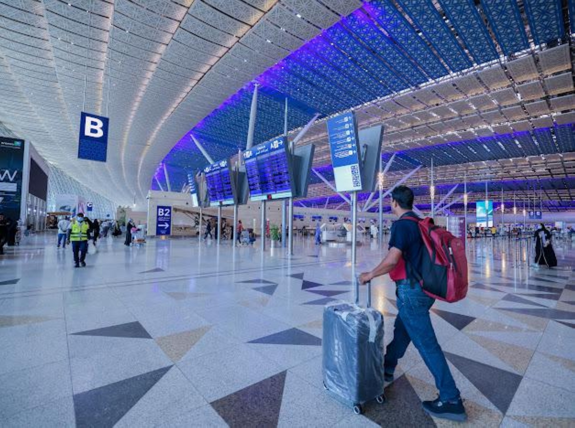 إلغاء وتأجيل رحلات بمطار الملك خالد.. الأسباب والحلول