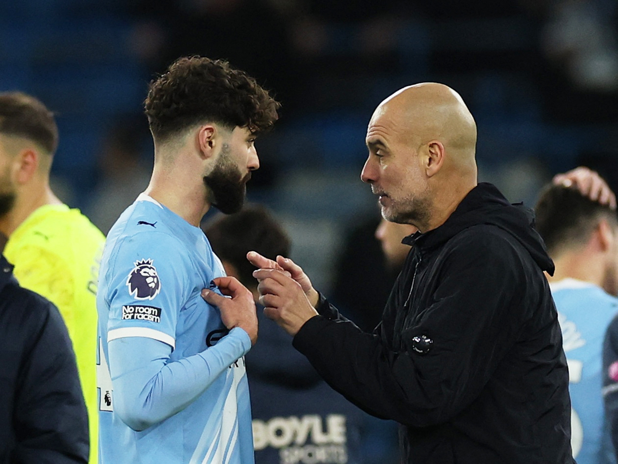 جوارديولا يطالب لاعبي السيتي بالتطور رغم الفوز وتصدر الدوري