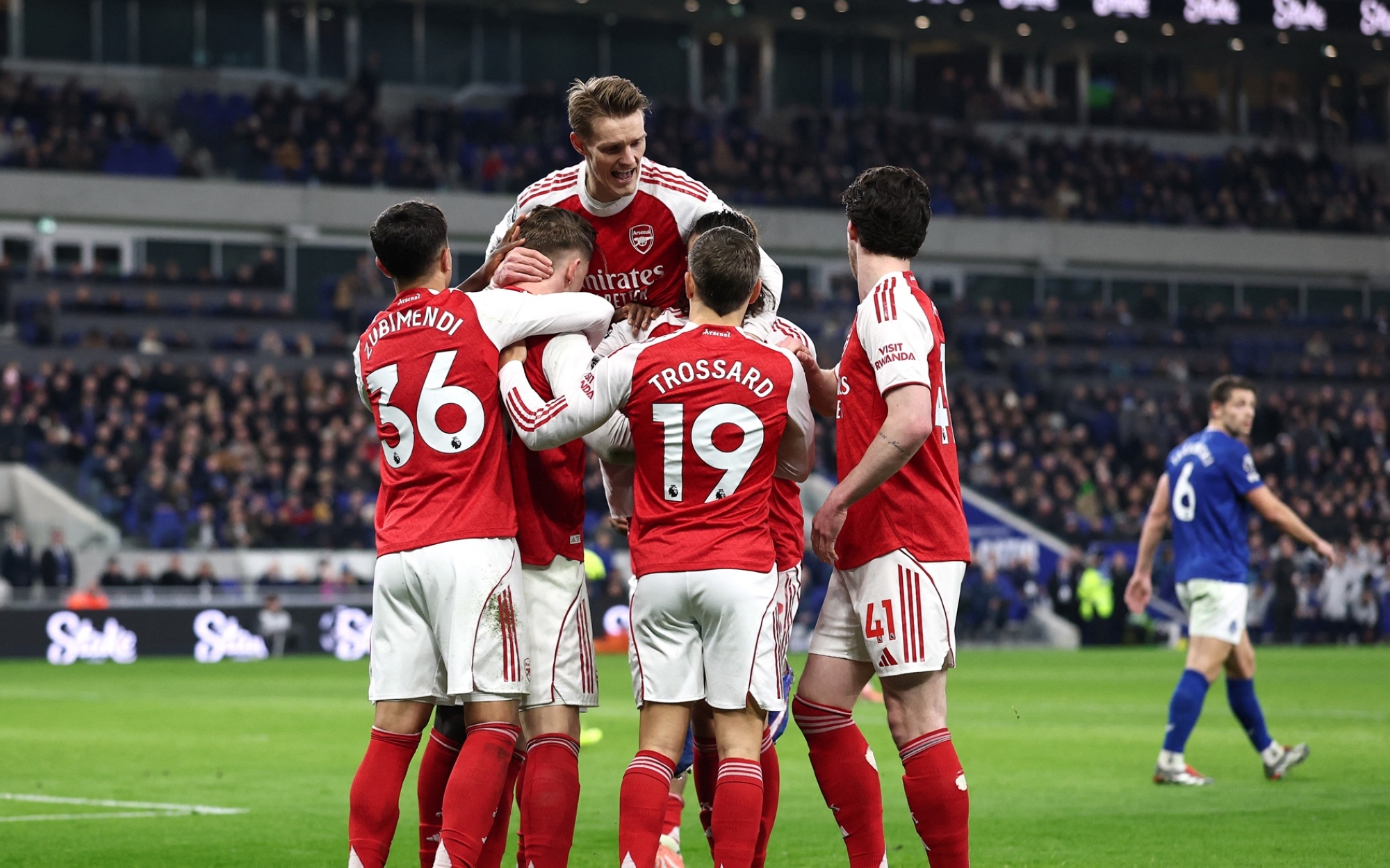 أرسنال يهزم إيفرتون 1-0 ويواصل مطاردة صدارة البريميرليج