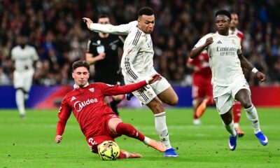 ريال مدريد يهزم إشبيلية 2-0 ويطارد برشلونة في صدارة الليغا