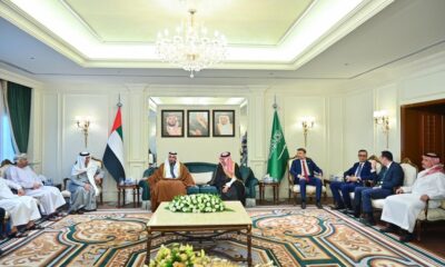 تقليد الشيخ نهيان آل نهيان وشاح الملك عبدالعزيز بأمر ملكي