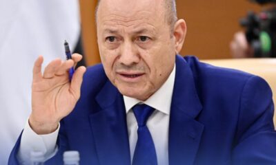 العليمي يطالب الانتقالي بالانسحاب من حضرموت بدعم سعودي إماراتي