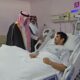 نائب أمير مكة يزور الجندي المصاب ريان آل أحمد في الحرم