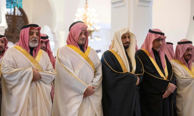 وزير الداخلية يؤدي صلاة الميت على الفريق أول سعيد القحطاني