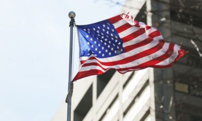 أمريكا تحذر رعاياها لمغادرة إيران وترامب يهدد النظام