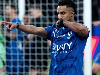 إصابة سالم الدوسري: مدة غيابه وتأثيرها على نادي الهلال