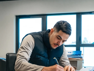 أوكسير يضم رومان فيفر رسميًا بعد رحيله عن التعاون السعودي