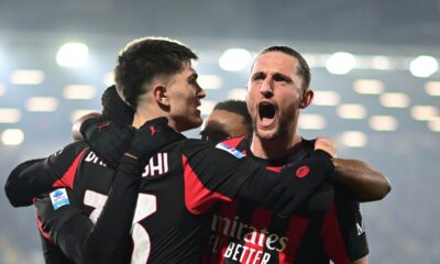 ميلان يهزم كومو 3-1 ويلاحق إنتر في صدارة الدوري الإيطالي