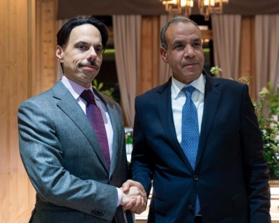 وزير الخارجية السعودي يلتقي نظيره المصري في دافوس