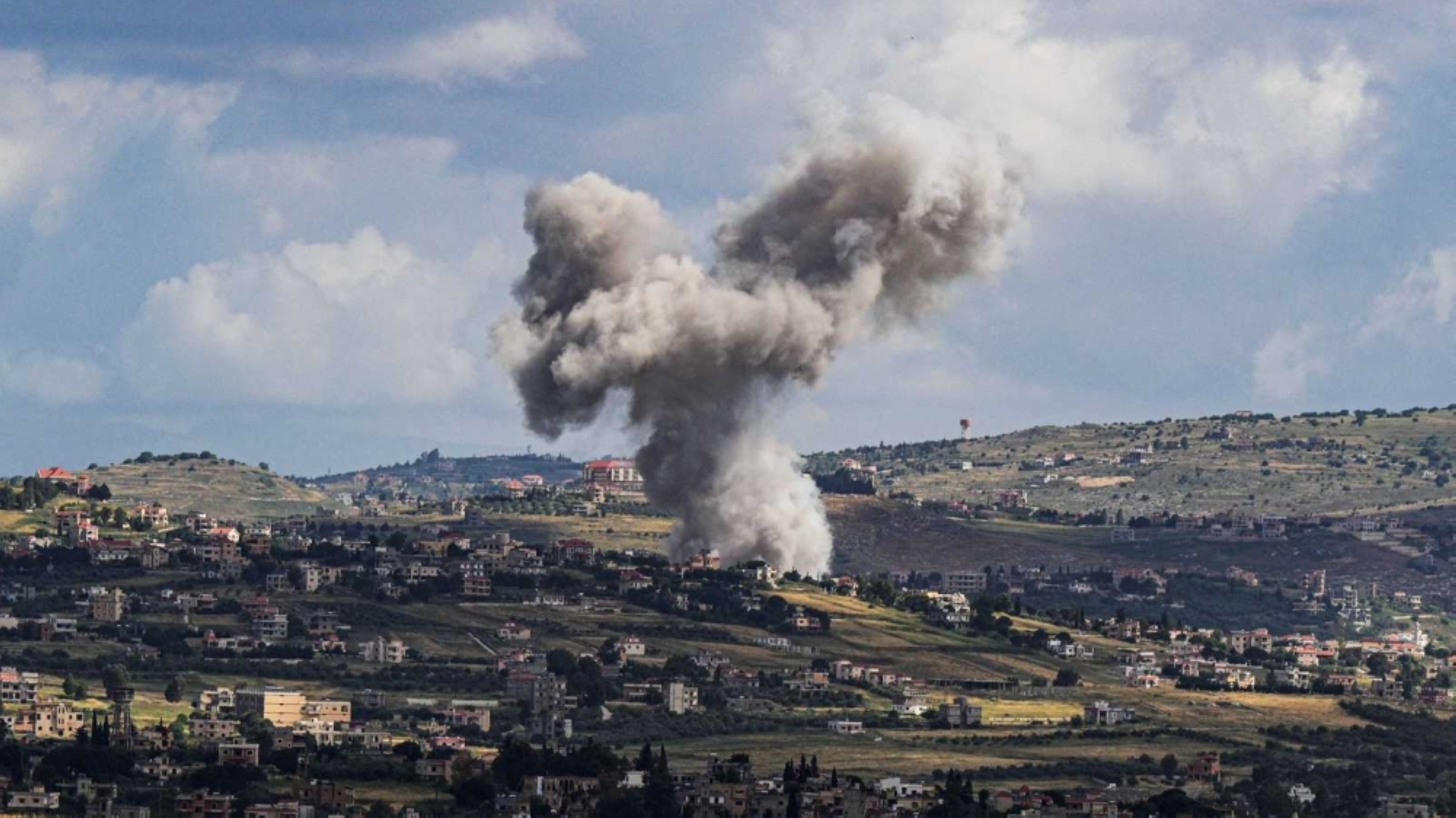 Israeli airstrikes on the Syrian-Lebanese border: Escalation and tensions