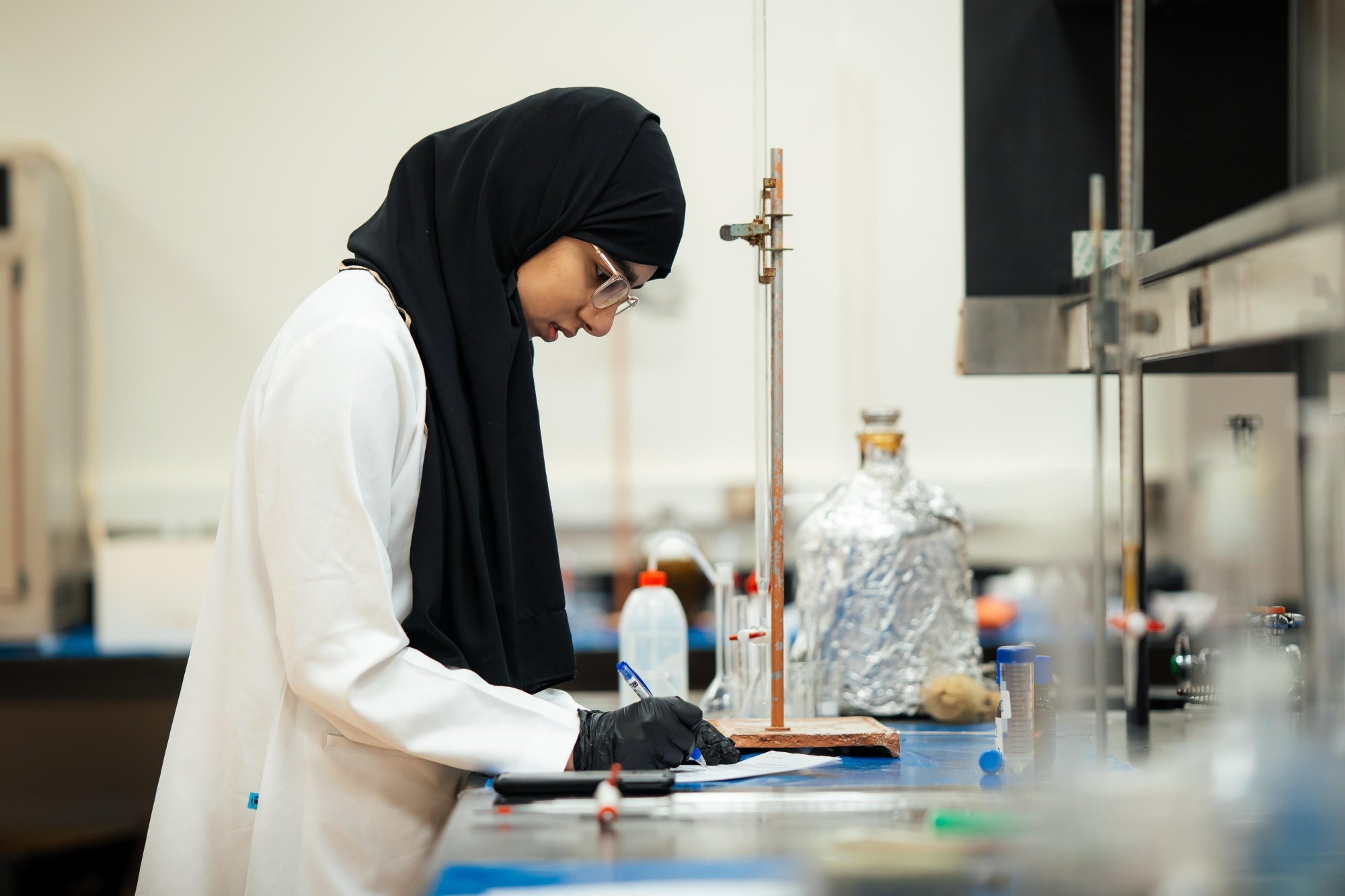 إعداد الموهوبين للأولمبيادات العلمية الدولية عبر برامج موهبة