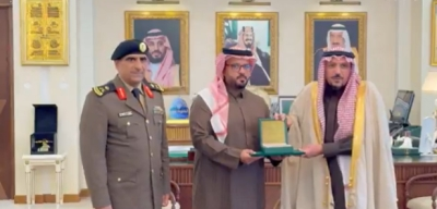 The Prince of Qassim honors a citizen and a security officer for rescuing a child in an accident