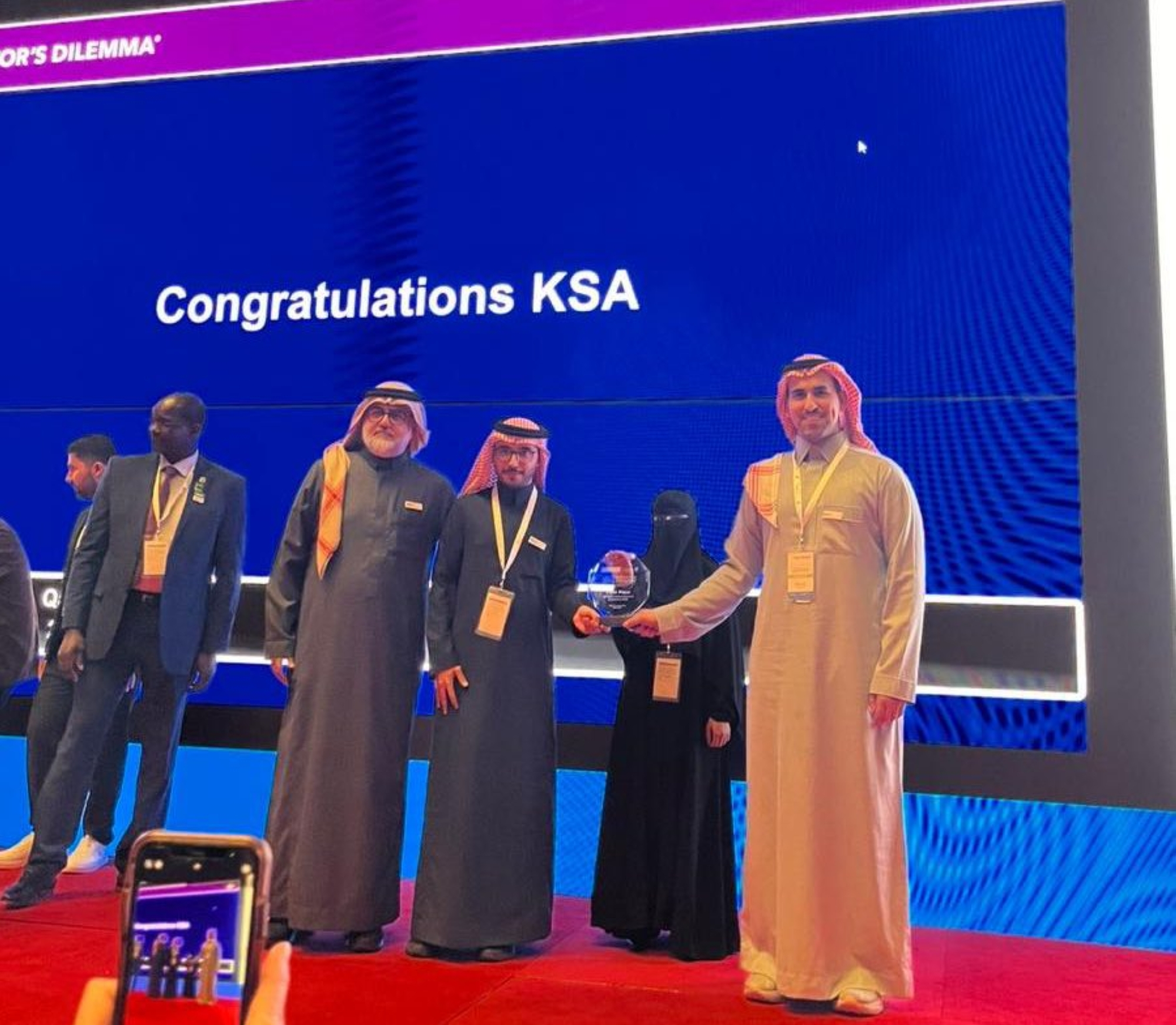 أطباء سعوديون يحققون المركز الأول في مسابقة صحية بقطر