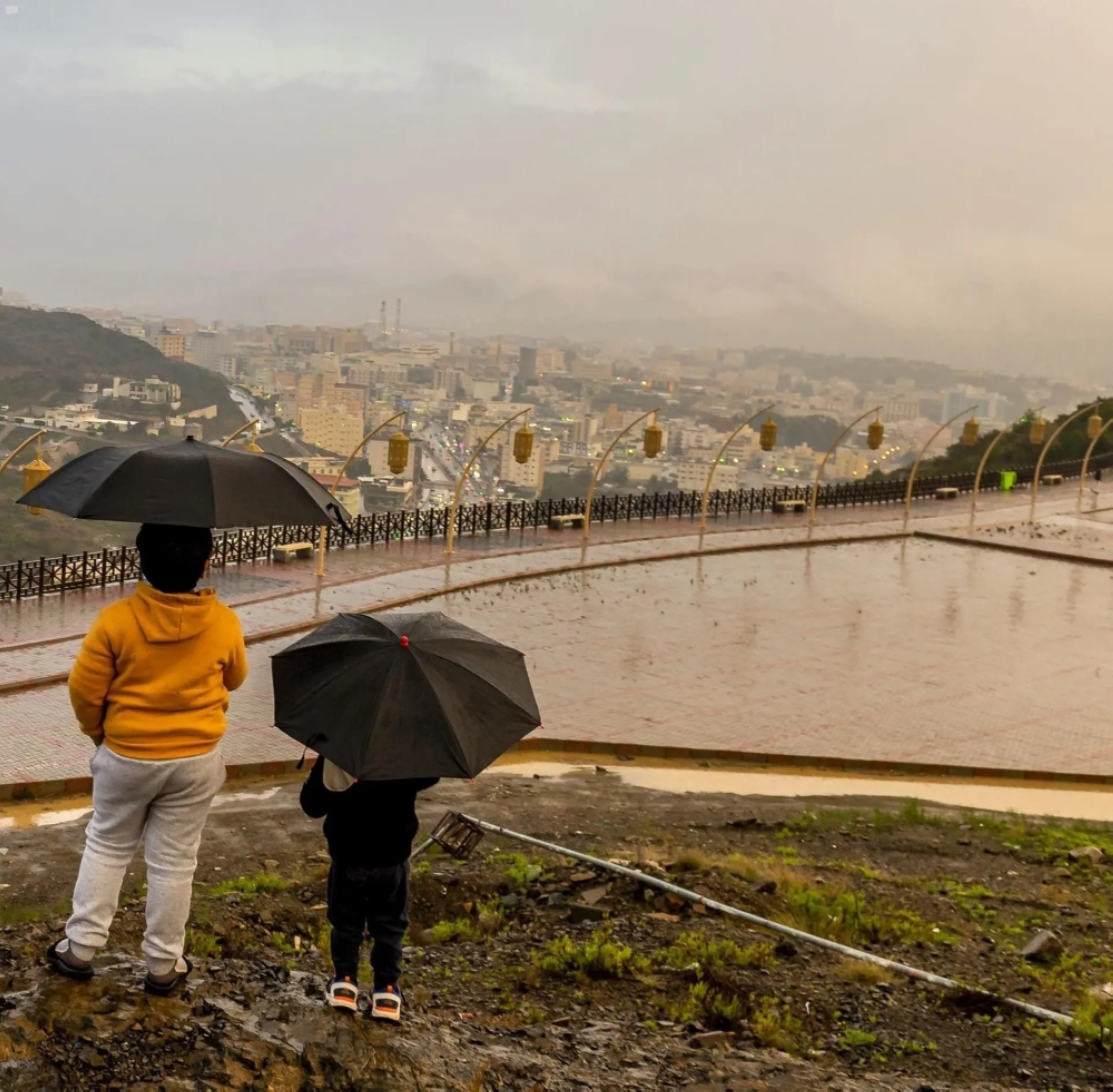 الأرصاد: أمطار رعدية ورياح نشطة على 5 مناطق سعودية