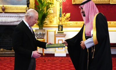 الأمير عبدالله بن خالد يقدم أوراق اعتماده سفيرًا لدى بريطانيا