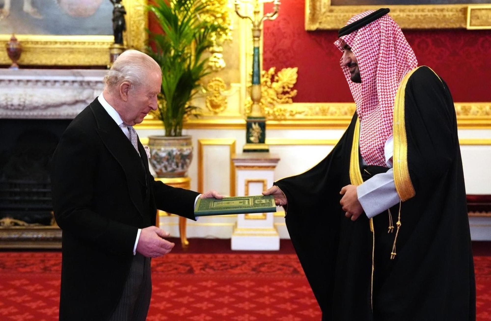Prince Abdullah bin Khalid presents his credentials as ambassador to Britain