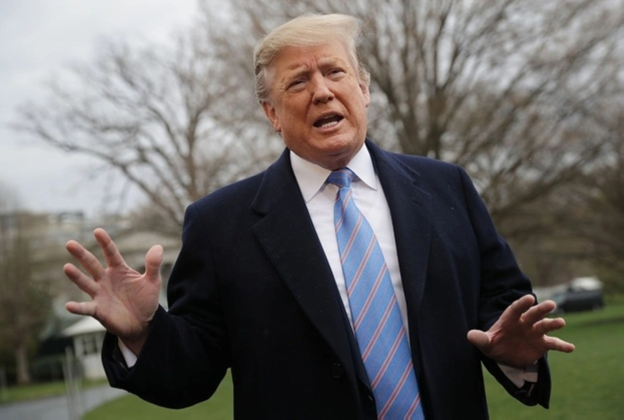 ترامب يشارك بمحادثات إيران النووية وسط تحشيد عسكري