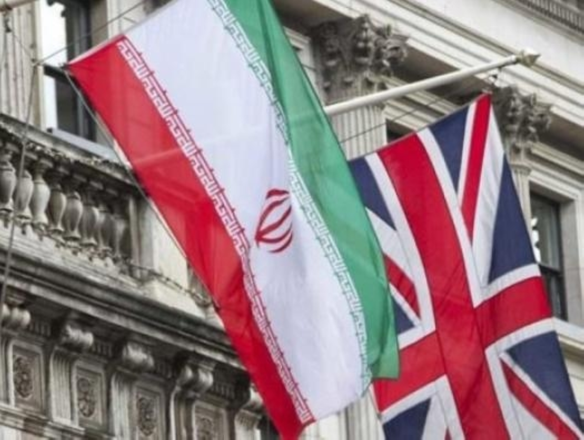 Britain temporarily withdraws its staff from Iran following Trump's threats