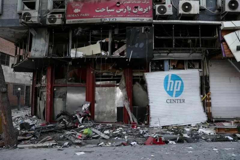 الحرس الثوري يزعم استهداف حاملة طائرات أمريكية وعمليات للموساد